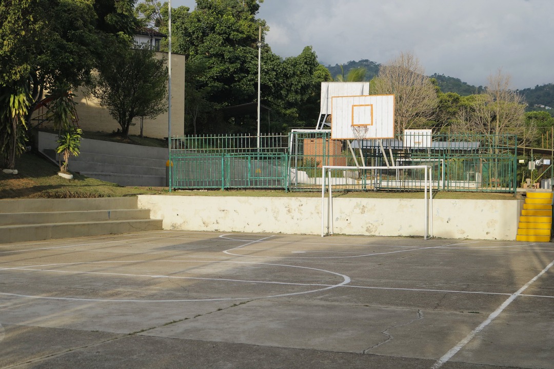 Canchas de Fútbol y basket de la Fundación cultural y deportiva Santa Bárbara (FUCDESBA)