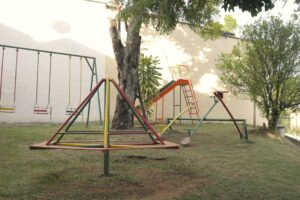 Parque infantil con juegos para niños de la Fundación cultural y deportiva Santa Bárbara (FUCDESBA)